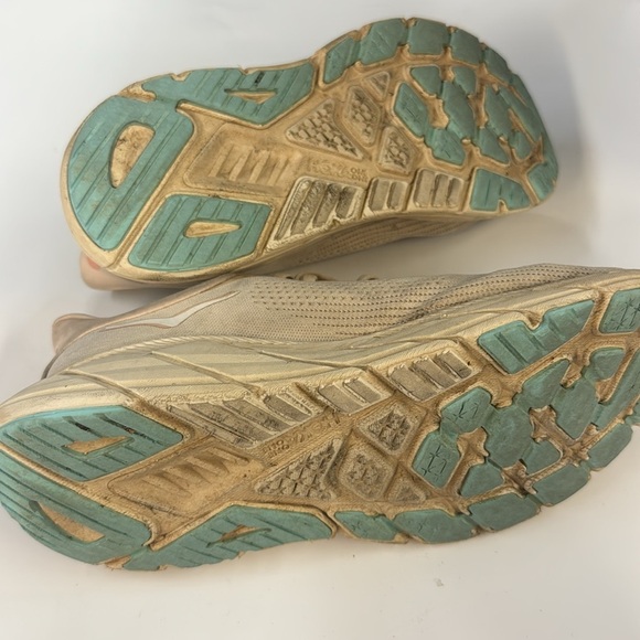 Used Cream pink Arahi 7 Hoka womens size 9B - Picture 6 of 6